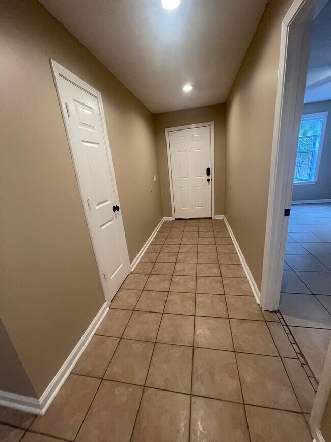 Building Photo - 164 Leeswood Cir