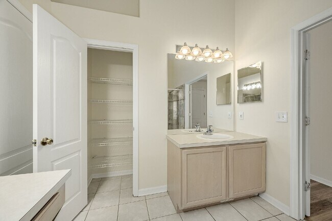 Building Photo - 4 BEDROOM POOL HOME IN SUNTREE!!!!!!!