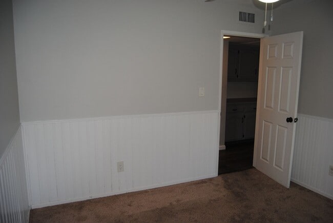 Building Photo - 2413 Sunrise Dr