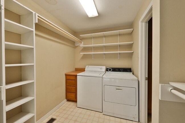 Building Photo - 1 Bed 1 Bath Home in Martin, TN!