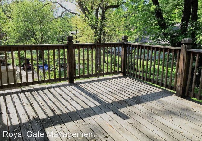 Building Photo - 3 br, 1 bath House - 8716 W 70th Terrace