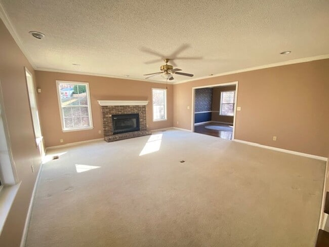 Building Photo - 4 bedroom 3.5 bath house