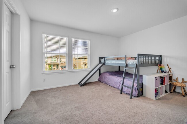 Building Photo - 7306 Madison Cmns Ln