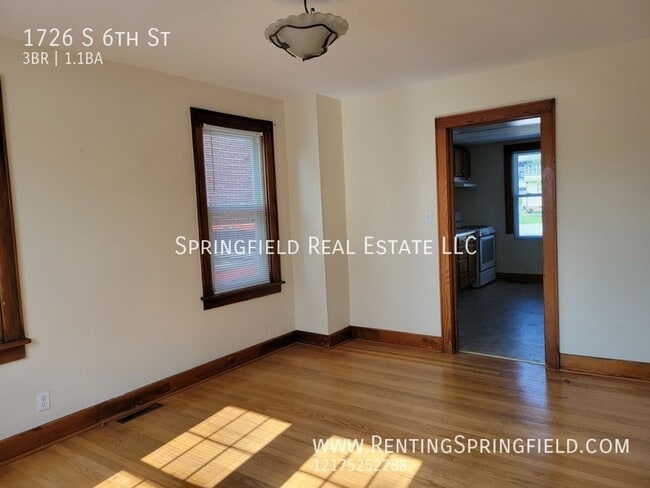 Building Photo - BRICK & ROLL  3 BEDROOM 1.5 BATH PARADISE ...