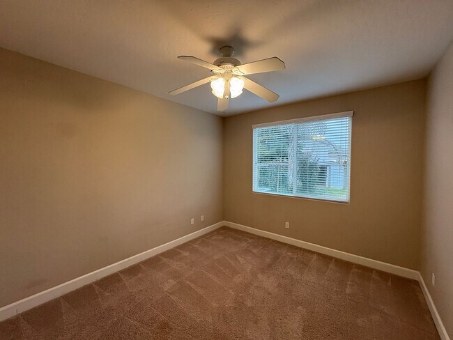 Building Photo - 3116 W Buena Vista Ave