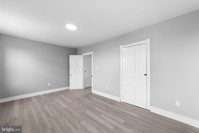 Building Photo - 346 Ridgeway St