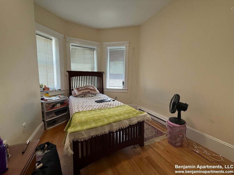 Building Photo - 887 Huntington Ave