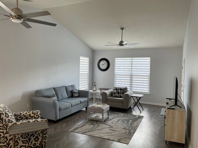 Building Photo - 968 Great Egret Cir SW