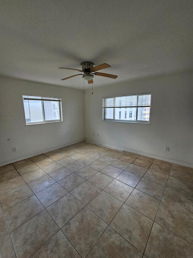 Building Photo - 677 NE 24th St