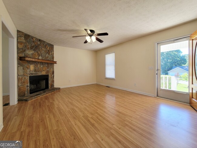 Building Photo - 841 Lodgeview Dr