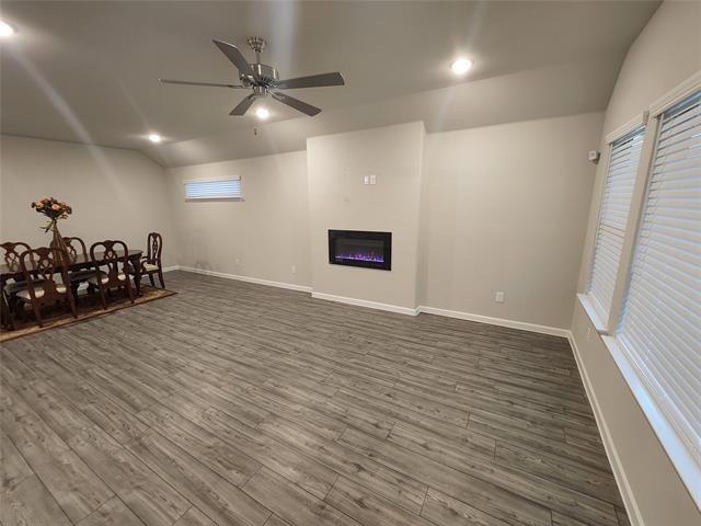 Building Photo - 621 Maple Leaf Way