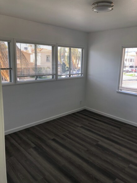 Building Photo - 1136 S Holt Ave