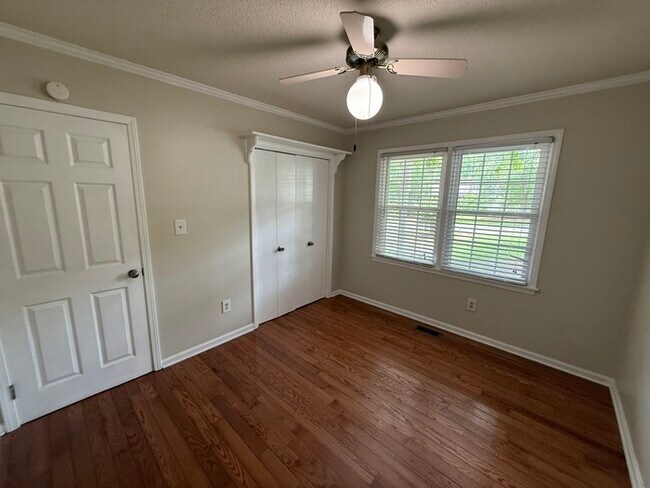 Building Photo - 5556 Hunters Hill Rd