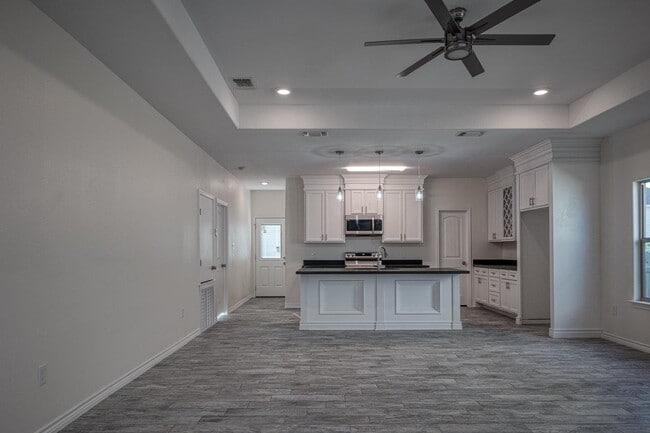 Building Photo - 1002 Tesoro Park
