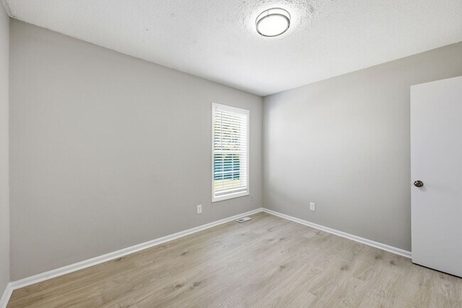 Building Photo - 4800 Hoyle Dr