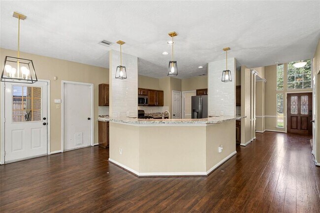 Building Photo - 2645 Lakeway Dr