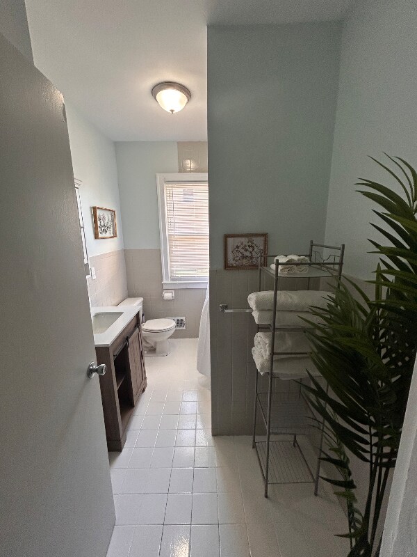 Building Photo - 875 Philip St