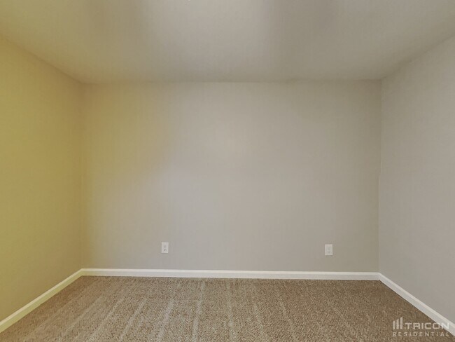 Building Photo - 401 Rustic Grove Ln