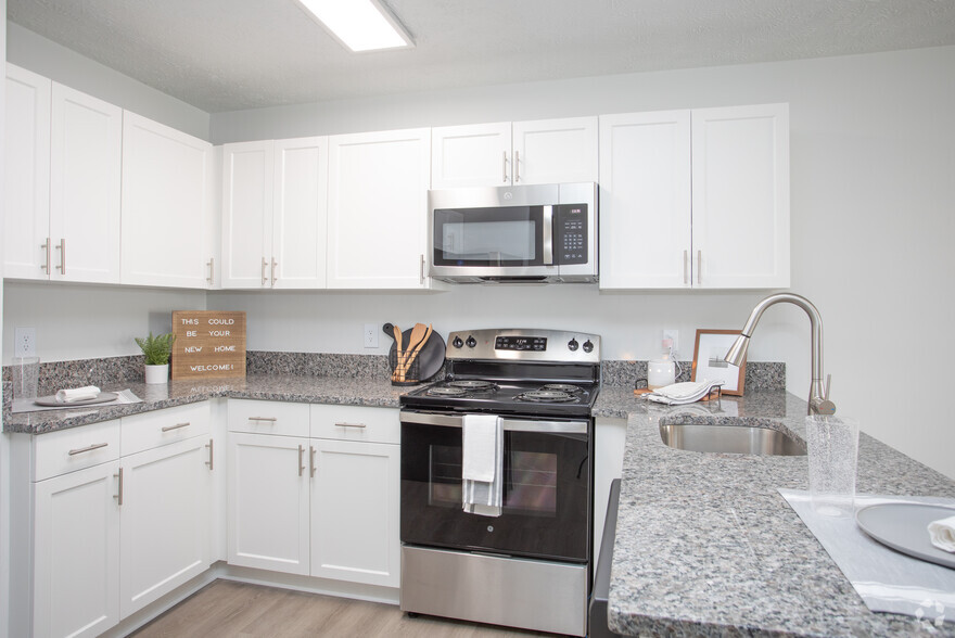 Modern Kitchen with Granite Countertops & Stainless-Steel Appliances - Timber Woods