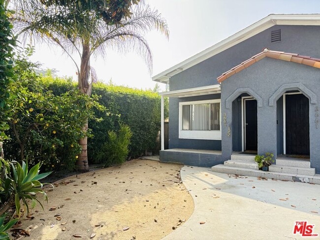 Building Photo - 3659 6th Ave