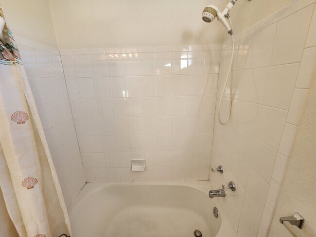 Building Photo - Charming Single-Story Pulte Home in a corn...