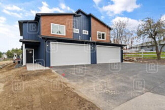 Building Photo - 307 S Grady Ln