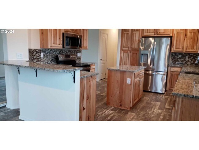 Building Photo - 348 N Falcon St