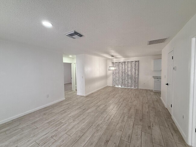 Building Photo - 13186 Thrush St