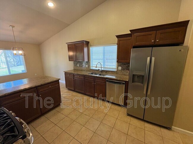 Building Photo - 3316 W Wren Ave