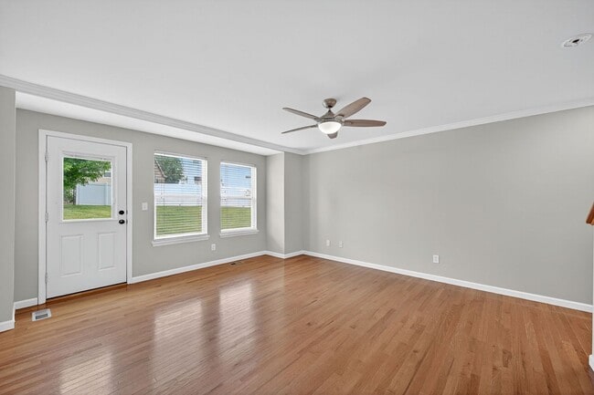 Building Photo - Charming 3-bedroom, 2-bath townhouse