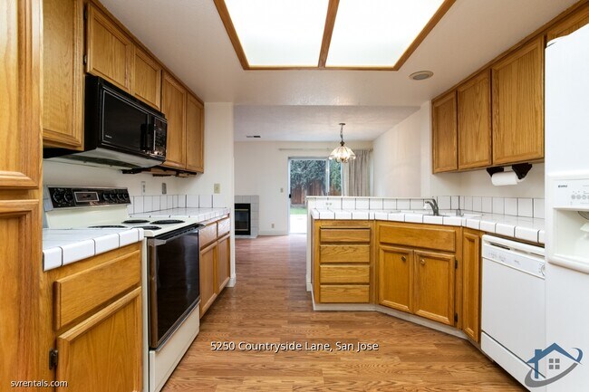 Building Photo - 5250 Countryside Ln