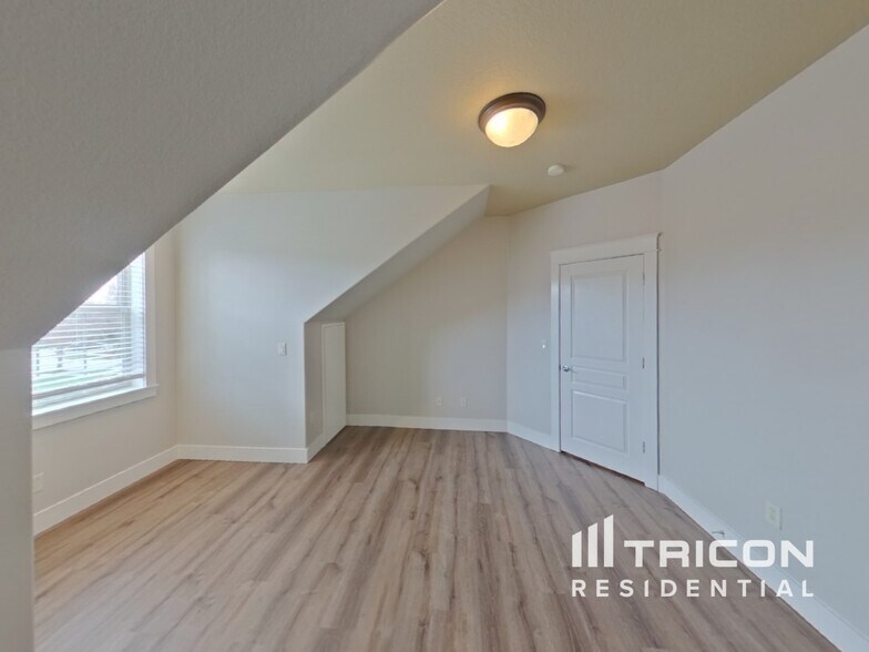 Building Photo - 2429 NW Zinfandel Loop
