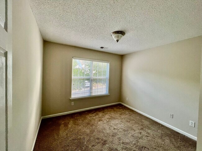 Building Photo - 8433 Southgate Commons Dr