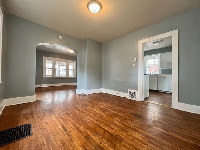 Building Photo - Spacious super clean 3 BR home close to Bayfront, UPMC Hamot and downtown, Convenient to LECOM