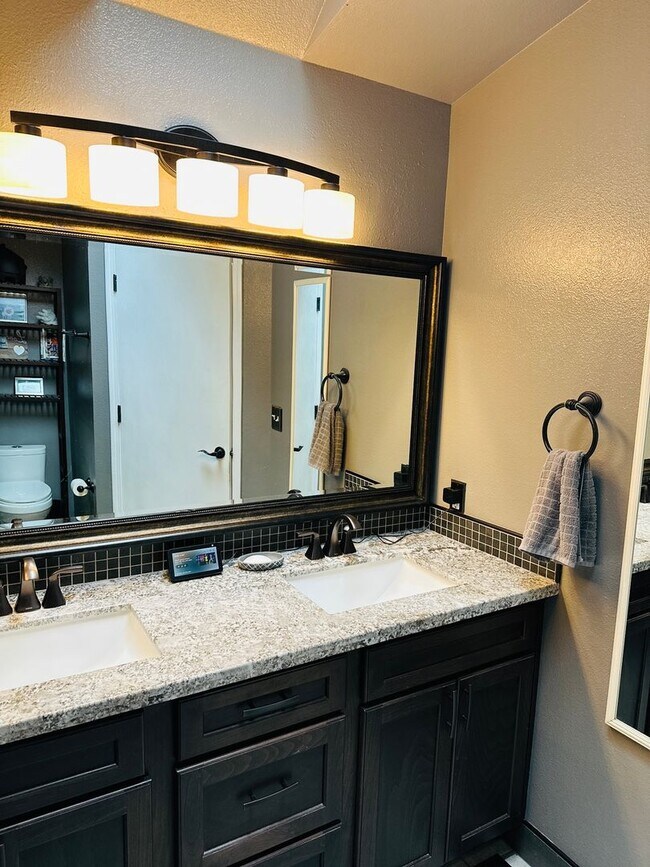 Building Photo - Beautiful Custom Newly Remodeled Home