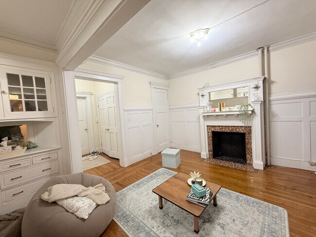 Building Photo - MISSION HILL 3 BED!!!!!