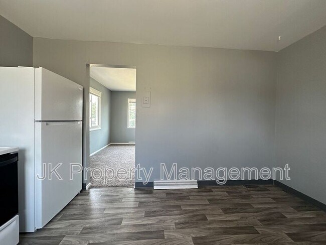 Building Photo - 3810 9th Ave S