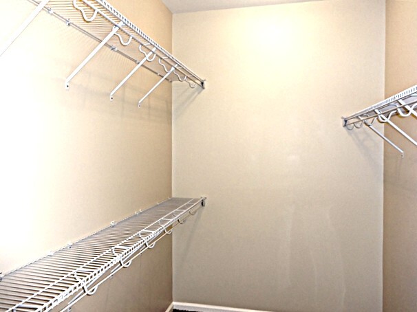 Building Photo - 7303 Coopers Hawk Dr