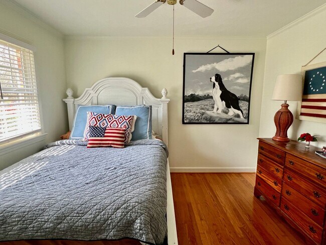 Building Photo - 3BD/ 2BA Brick Ranch in Lakeview Smith Terrace! Gorgeous Private Back Yard! Available NOW!