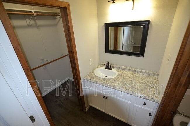 Building Photo - 2214 Alice St