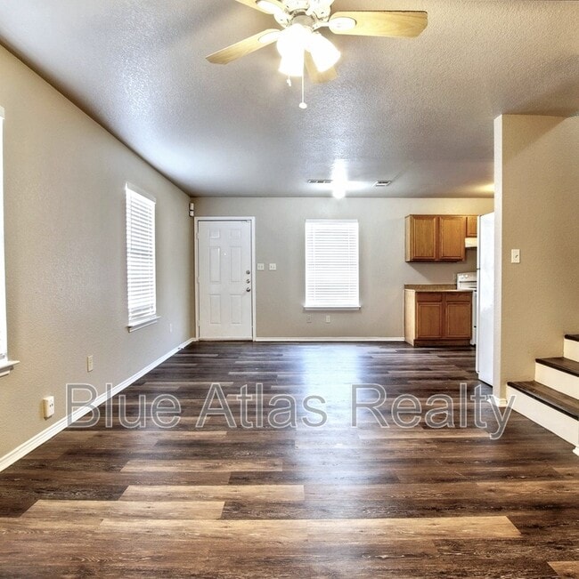 Building Photo - 402 Kings Way Dr