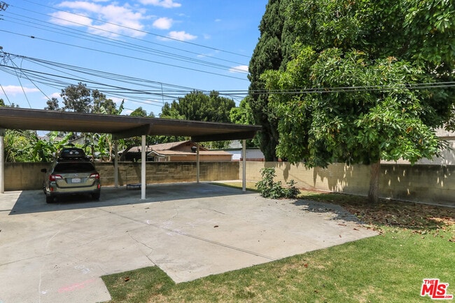 Building Photo - 4241 La Salle Ave