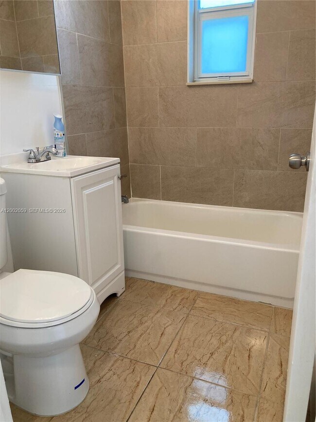 Building Photo - 1815 NW 1st Ct