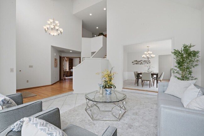 Building Photo - Beautiful 4 Bed 2.5 Bath Home in Renton