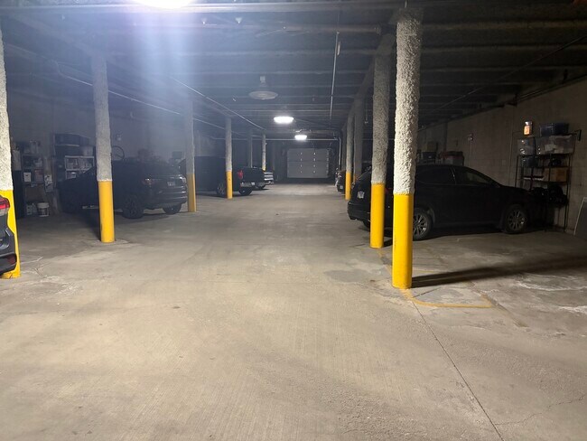 Building Photo - 6135 N Broadway