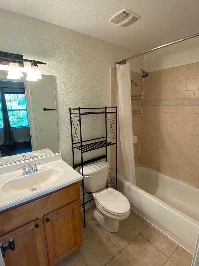 Building Photo - 1930 Honolulu Ln