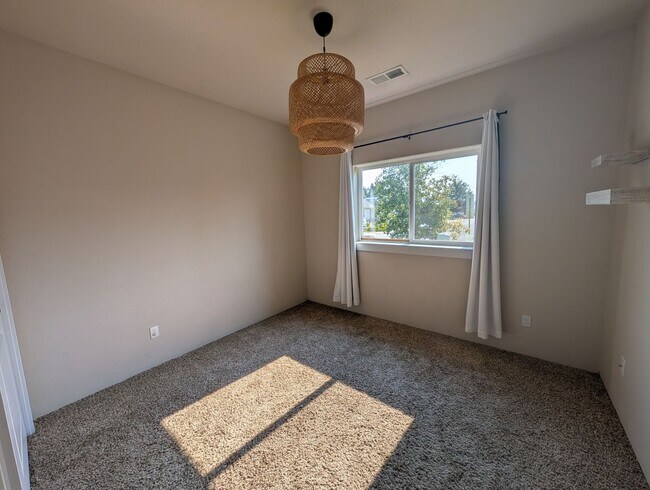 Building Photo - 1500 Darlene Dr