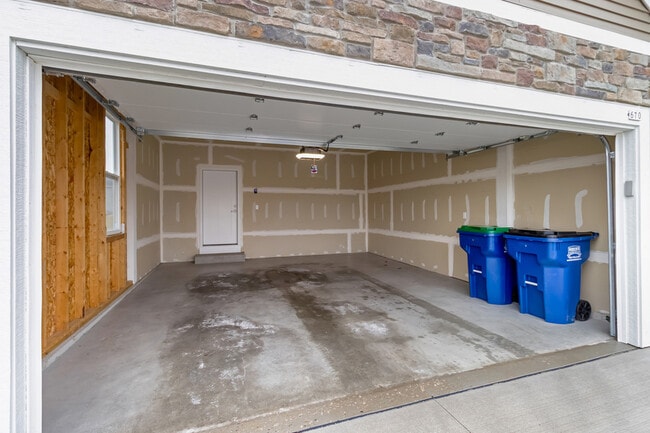 Building Photo - 670 Lambert Dr