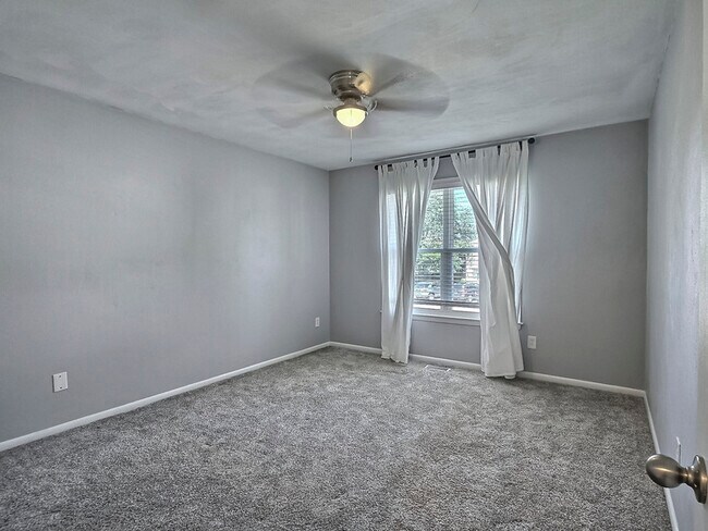 Building Photo - 613 Folkstone Way