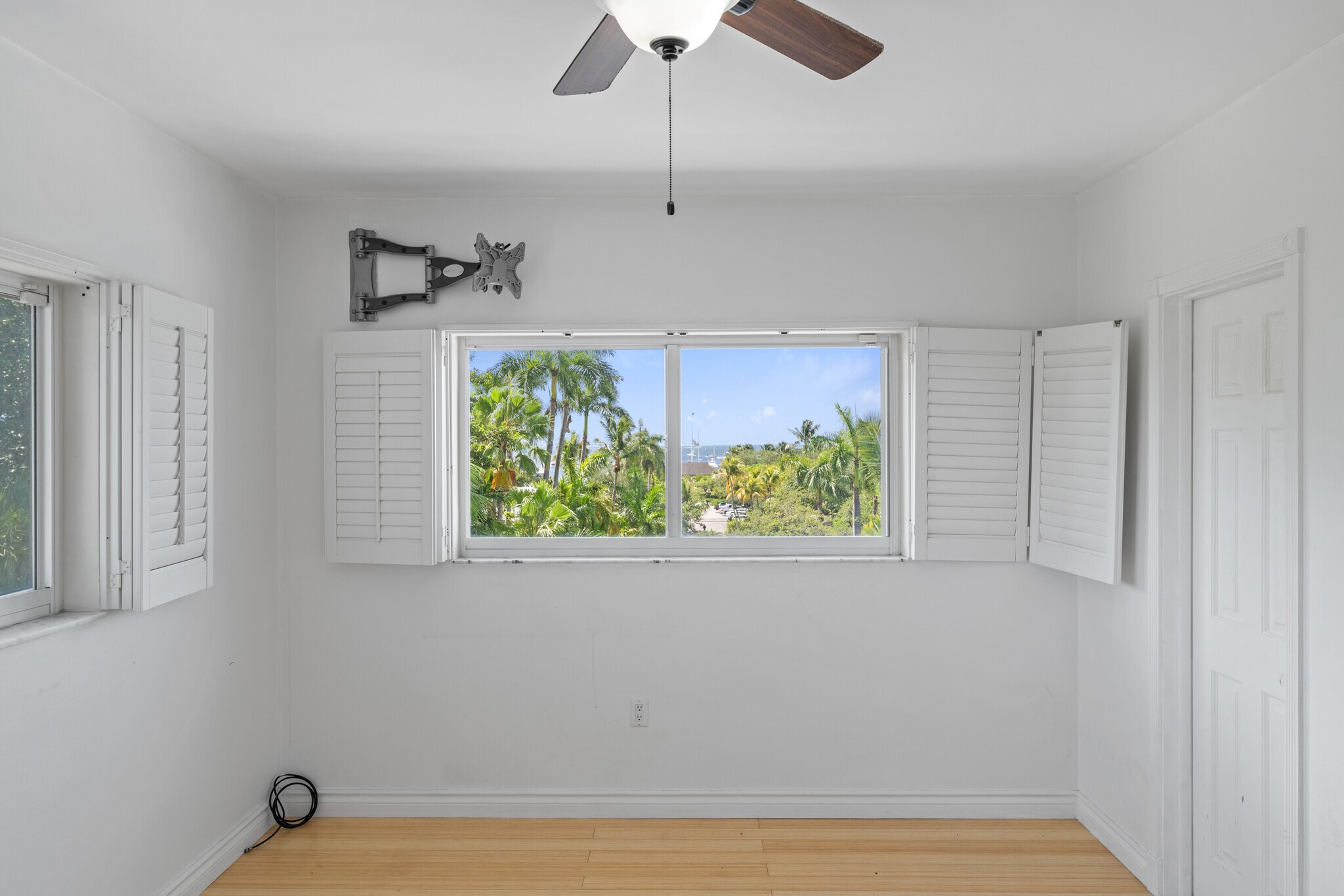 Building Photo - 2539 S Bayshore Dr